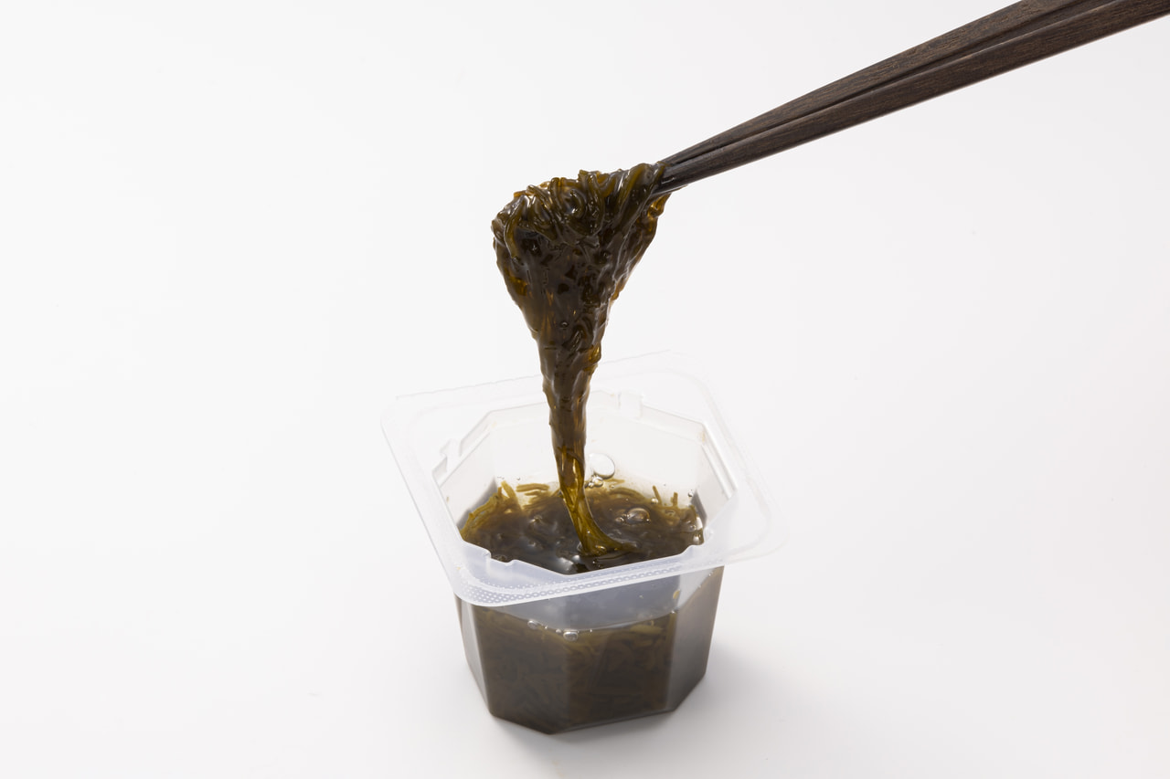 やわらかな味わいのもずく純玄米黒酢 50g×3