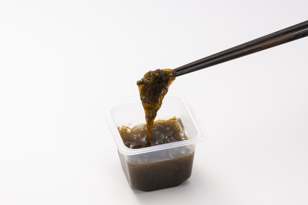 サンゴが育てたもずく 太もずく 純玄米黒酢 55g×3