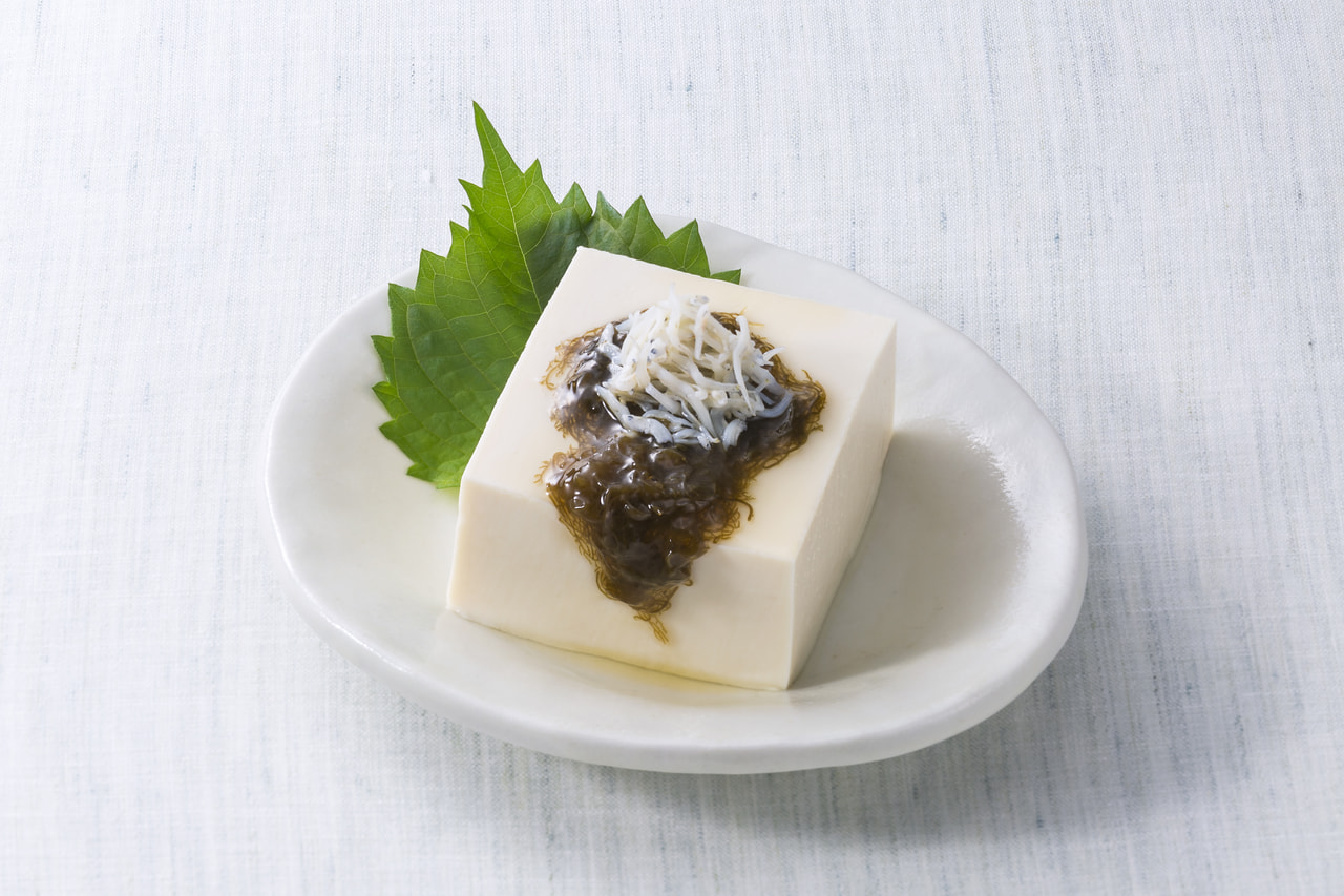 もずく冷や奴